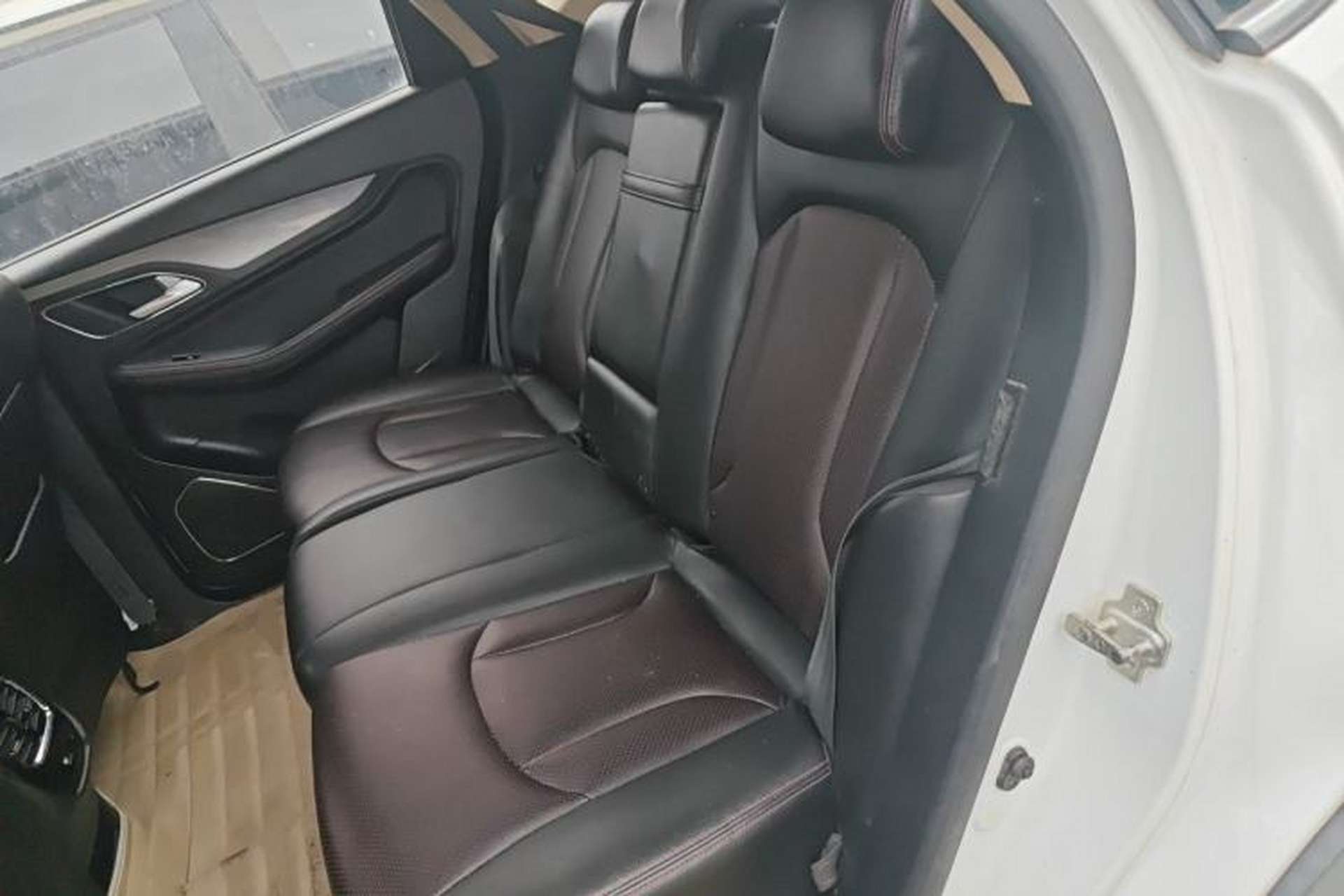 Used Baojun 560 2015 1.8L manual luxury version Left Rear Seat