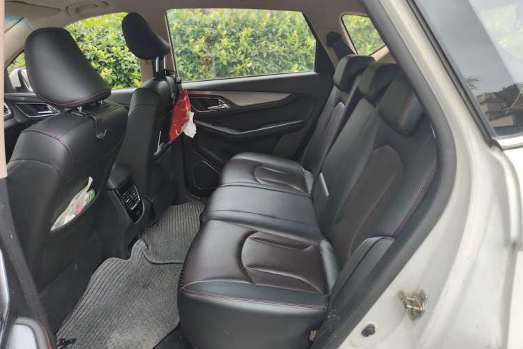 Used Baojun 560 2015 1.8L manual luxury version Left Rear Seat