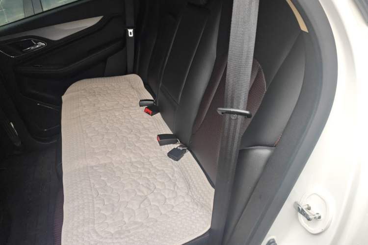 Used Baojun 560 2015 1.8L manual luxury version Left Rear Seat