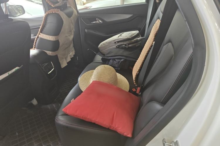 Used Baojun 560 2015 1.8L manual luxury version Left Rear Seat