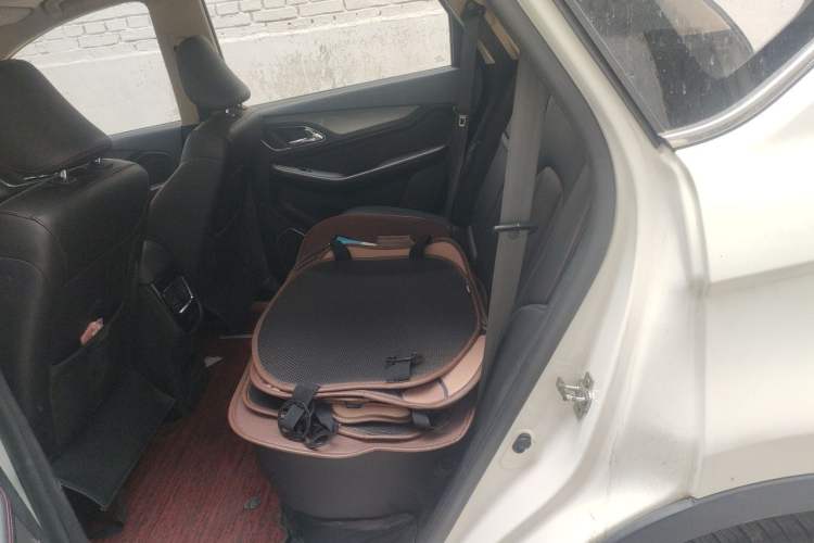 Used Baojun 560 2015 1.8L manual luxury version Left Rear Seat