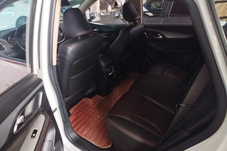 Used Baojun 560 2015 1.8L manual luxury version Left Rear Seat