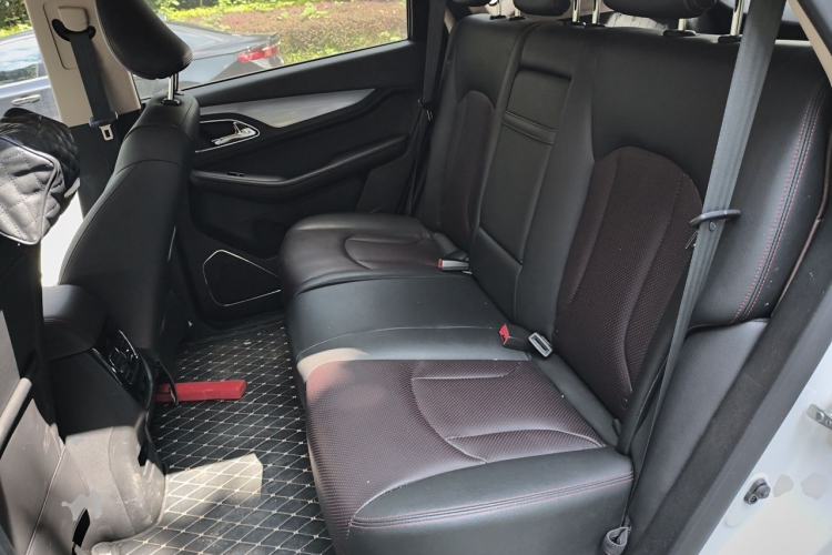Used Baojun 560 2015 1.8L manual luxury version Left Rear Seat