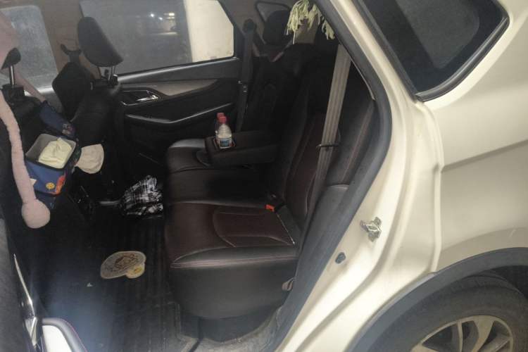 Used Baojun 560 2015 1.8L manual luxury version Left Rear Seat