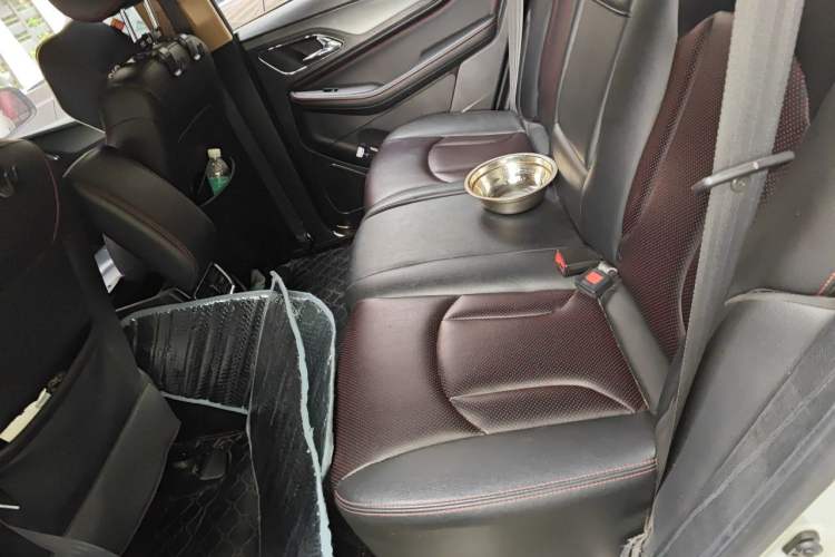 Used Baojun 560 2015 1.8L manual luxury version Left Rear Seat