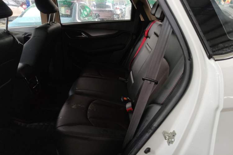 Used Baojun 560 2015 1.8L manual luxury version Left Rear Seat