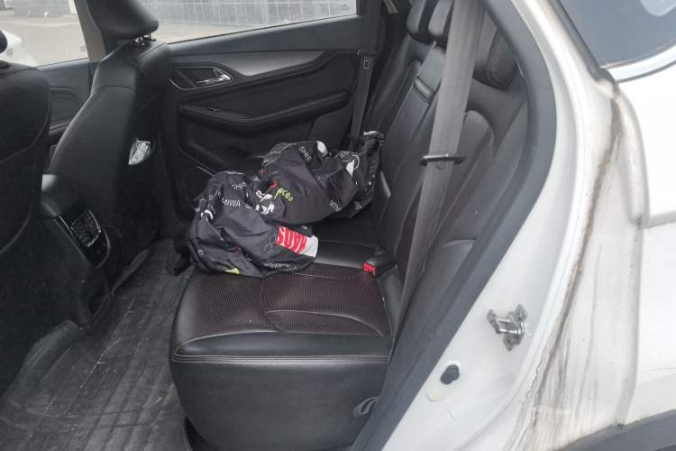 Used Baojun 560 2015 1.8L manual luxury version Left Rear Seat
