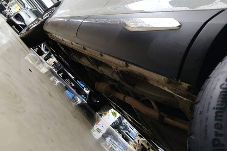 Used Baojun 560 2015 1.8L manual luxury version Left Side Sill