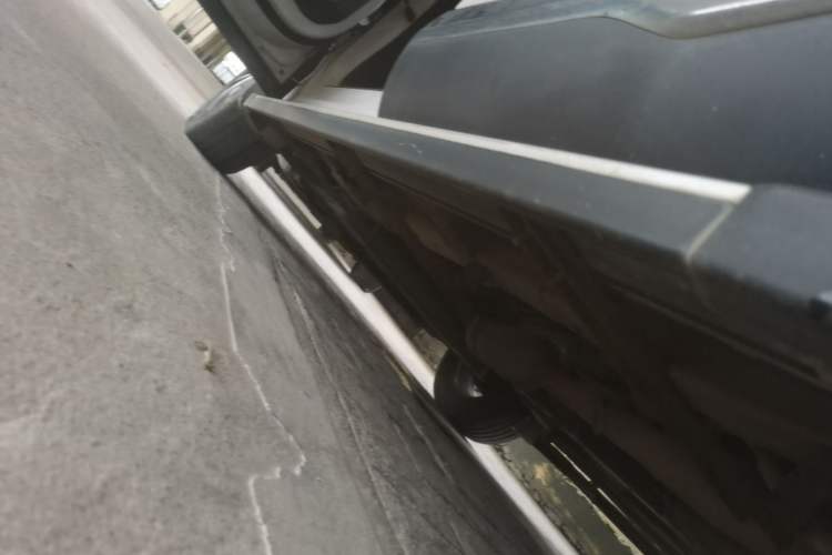 Used Baojun 560 2015 1.8L manual luxury version Left Side Sill