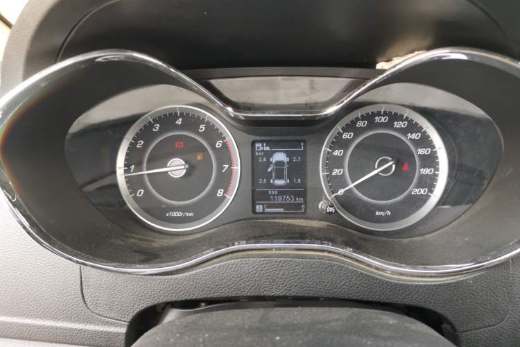 Used Baojun 560 2015 1.8L manual luxury version Odometer Close Up