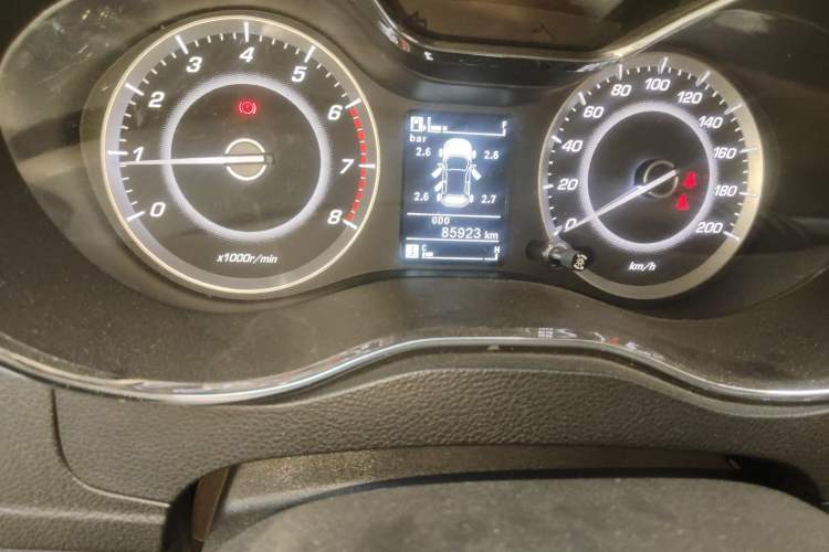Used Baojun 560 2015 1.8L manual luxury version Odometer Close Up