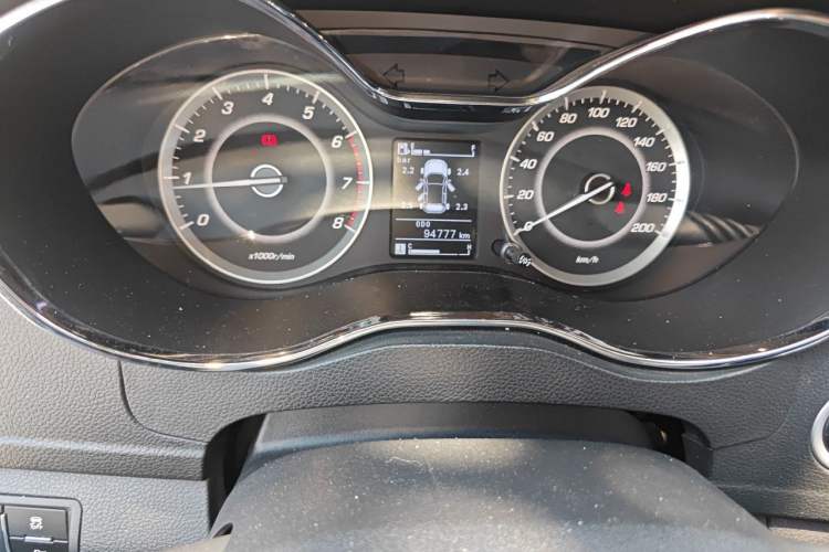 Used Baojun 560 2015 1.8L manual luxury version Odometer Close Up