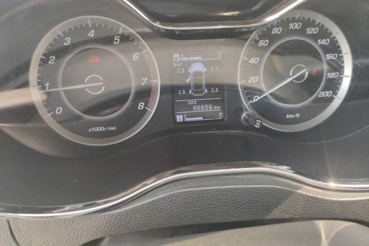 Used Baojun 560 2015 1.8L manual luxury version Odometer Close Up