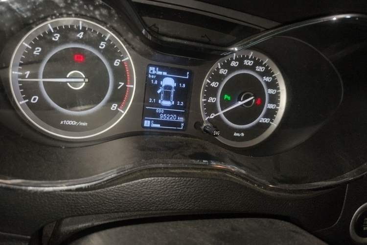 Used Baojun 560 2015 1.8L manual luxury version Odometer Close Up