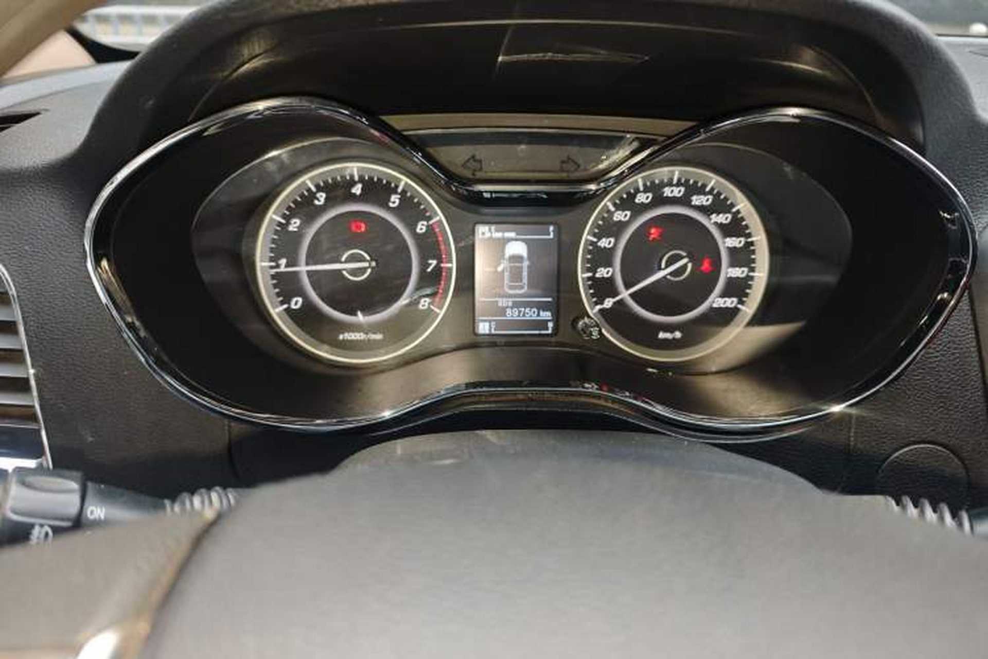Used Baojun 560 2015 1.8L Manual Elite Edition Odometer Close Up