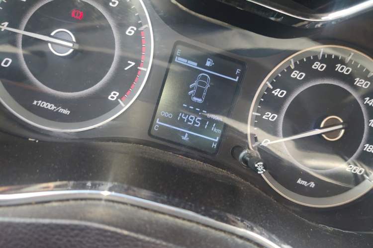 Used Baojun 560 2015 1.8L manual Comfort trim level Odometer Close Up