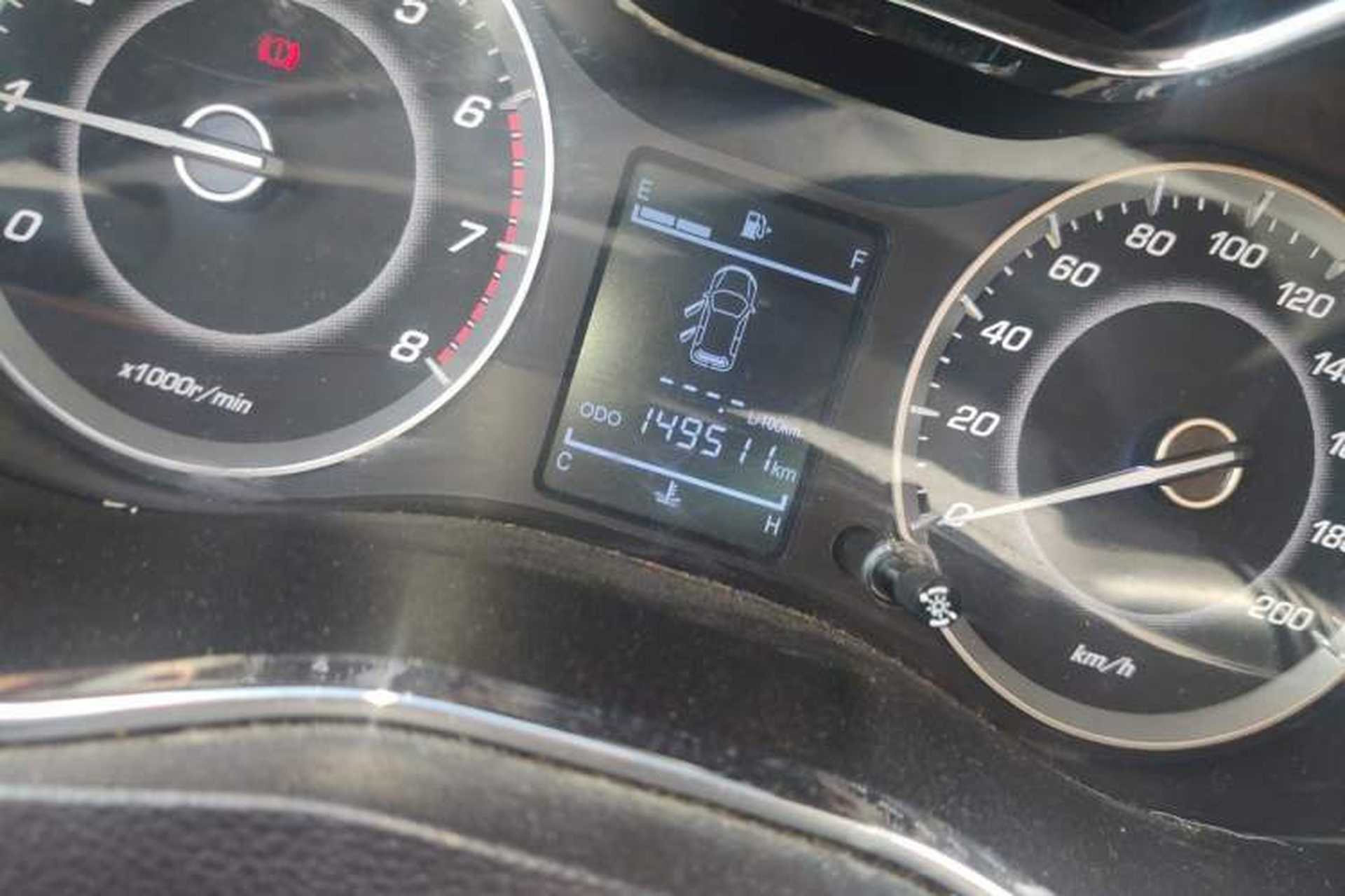 Used Baojun 560 2015 1.8L manual Comfort trim level Odometer Close Up