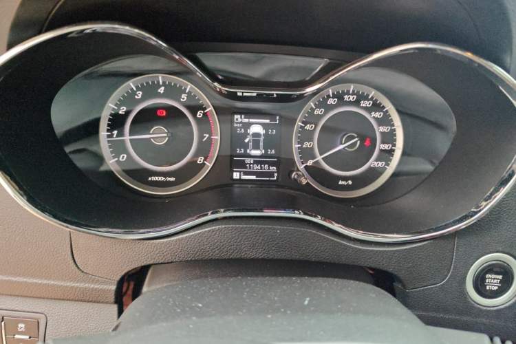 Used Baojun 560 2015 1.8L manual luxury version Odometer Close Up