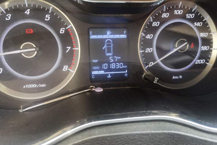 Used Baojun 560 2015 1.8L manual Comfort trim level Odometer Close Up