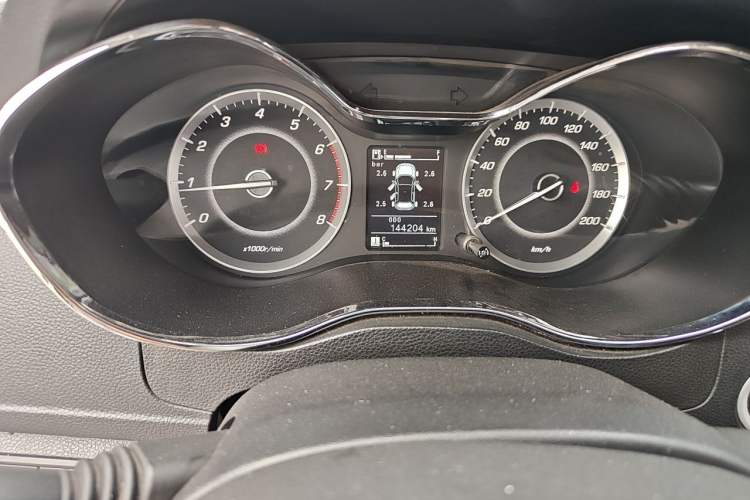 Used Baojun 560 2015 1.8L manual luxury version Odometer Close Up