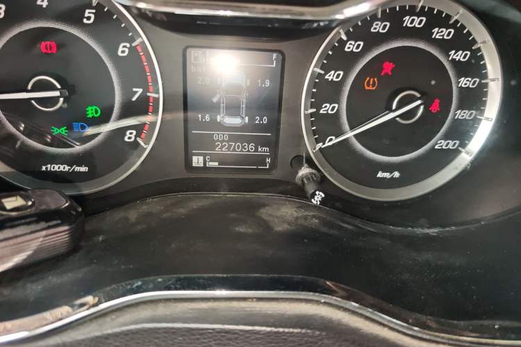 Used Baojun 560 2015 1.8L manual luxury version Odometer Close Up