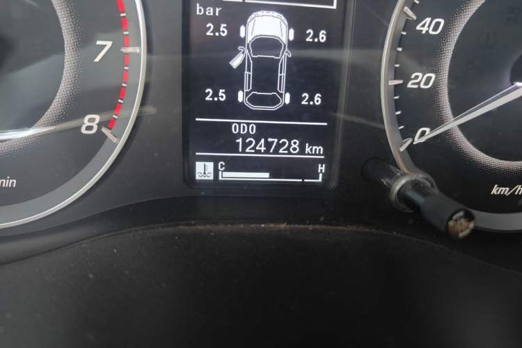 Used Baojun 560 2015 1.8L manual luxury version Odometer Close Up