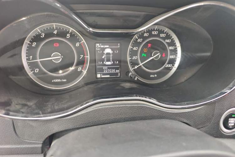 Used Baojun 560 2015 1.8L manual luxury version Odometer Close Up