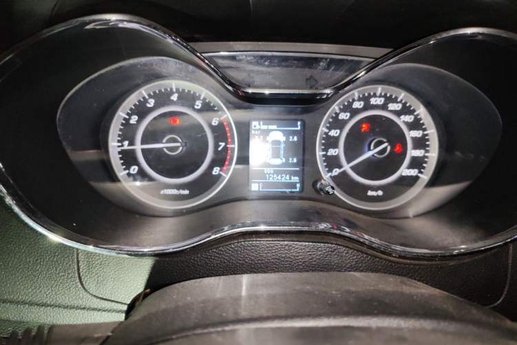 Used Baojun 560 2015 1.8L manual luxury version Odometer Close Up