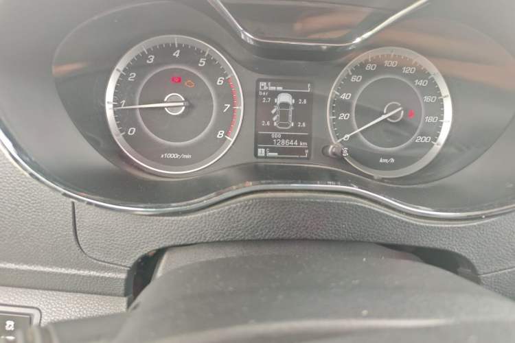 Used Baojun 560 2015 1.8L manual luxury version Odometer Close Up