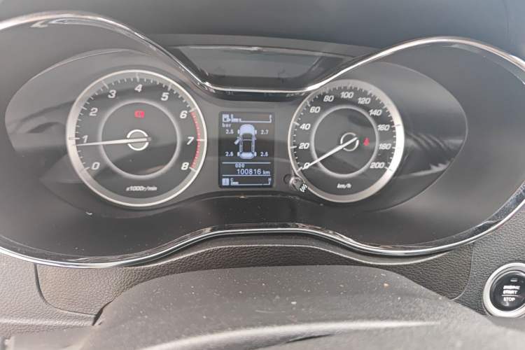 Used Baojun 560 2015 1.8L manual luxury version Odometer Close Up