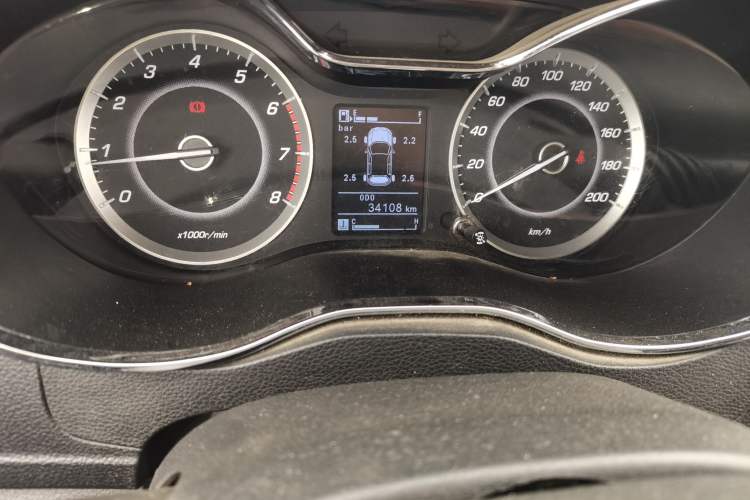 Used Baojun 560 2015 1.8L manual luxury version Odometer Close Up