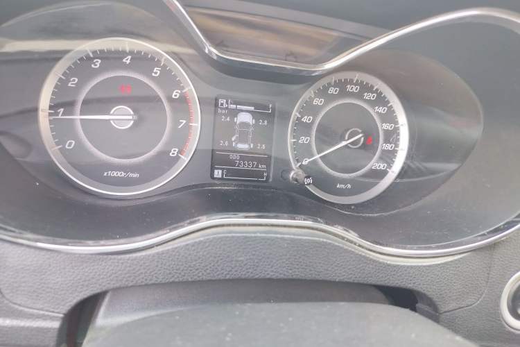 Used Baojun 560 2015 1.8L manual luxury version Odometer Close Up