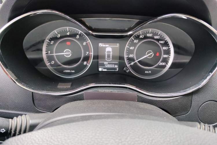 Used Baojun 560 2015 1.8L Manual Elite Edition Odometer Close Up