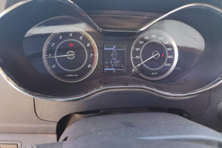 Used Baojun 560 2015 1.8L manual Comfort trim level Odometer Close Up