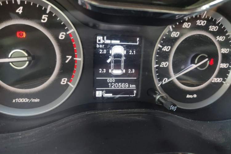 Used Baojun 560 2015 1.8L manual luxury version Odometer Close Up