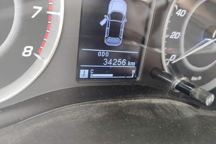 Used Baojun 560 2015 1.8L Manual Elite Edition Odometer Close Up