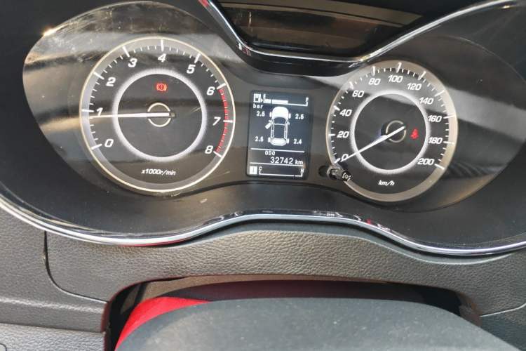 Used Baojun 560 2015 1.8L manual luxury version Odometer Close Up