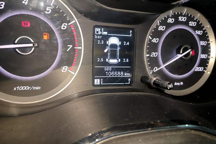 Used Baojun 560 2015 1.8L manual luxury version Odometer Close Up