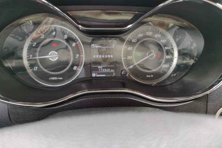 Used Baojun 560 2015 1.8L manual luxury version Odometer Close Up