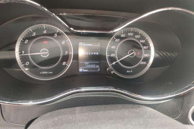 Used Baojun 560 2015 1.8L manual luxury version Odometer Close Up