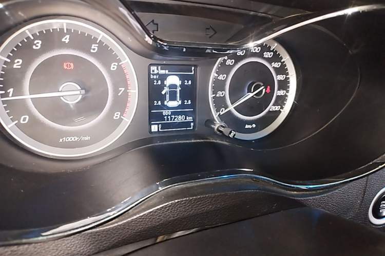 Used Baojun 560 2015 1.8L manual luxury version Odometer Close Up