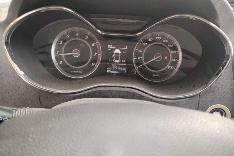 Used Baojun 560 2015 1.8L manual luxury version Odometer Close Up