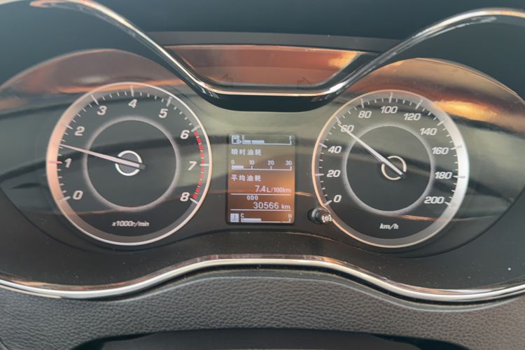 Used Baojun 560 2015 1.8L manual luxury version Odometer Close Up