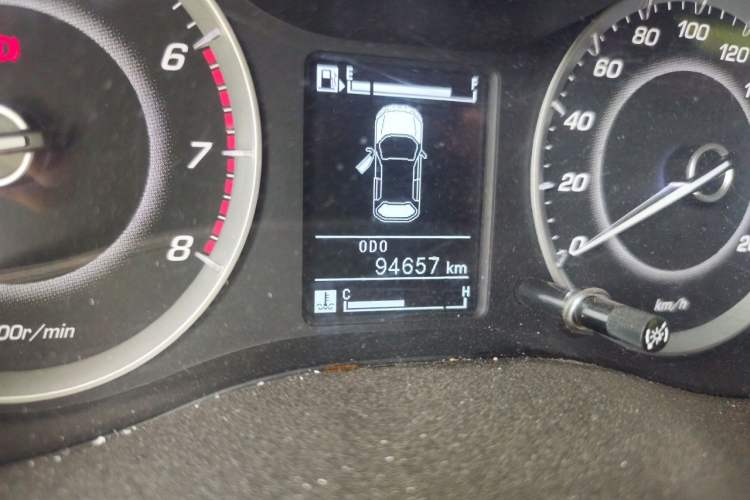 Used Baojun 560 2015 1.8L Manual Elite Edition Odometer Close Up