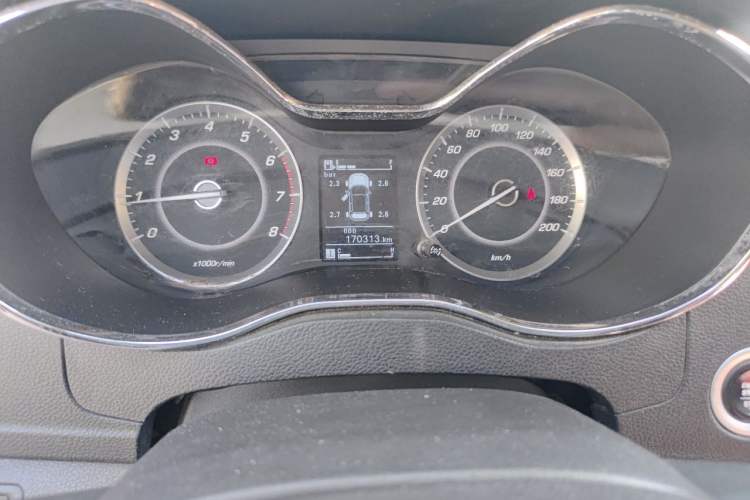 Used Baojun 560 2015 1.8L manual luxury version Odometer Close Up