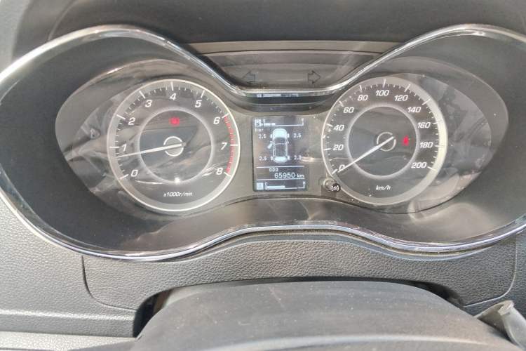 Used Baojun 560 2015 1.8L manual luxury version Odometer Close Up