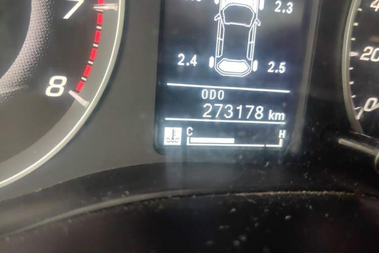 Used Baojun 560 2015 1.8L manual luxury version Odometer Close Up