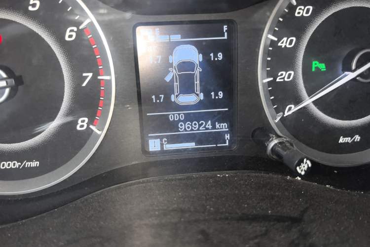 Used Baojun 560 2015 1.8L manual luxury version Odometer Close Up
