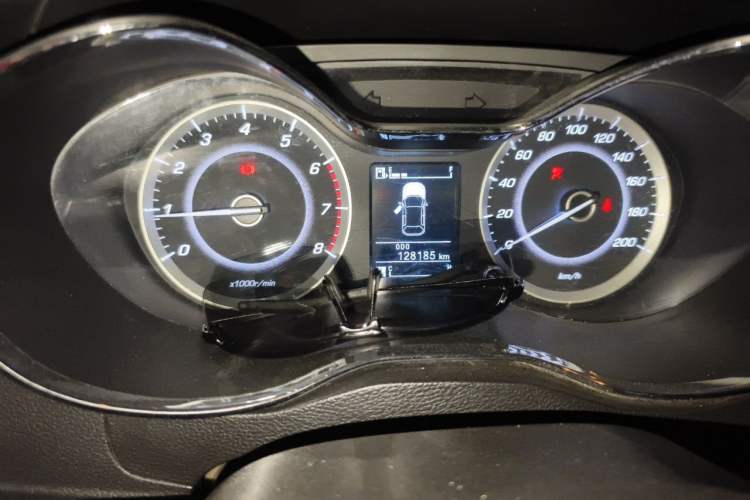 Used Baojun 560 2015 1.8L Manual Elite Edition Odometer Close Up