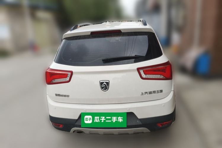Used Baojun 560 2015 1.8L manual luxury version Rear